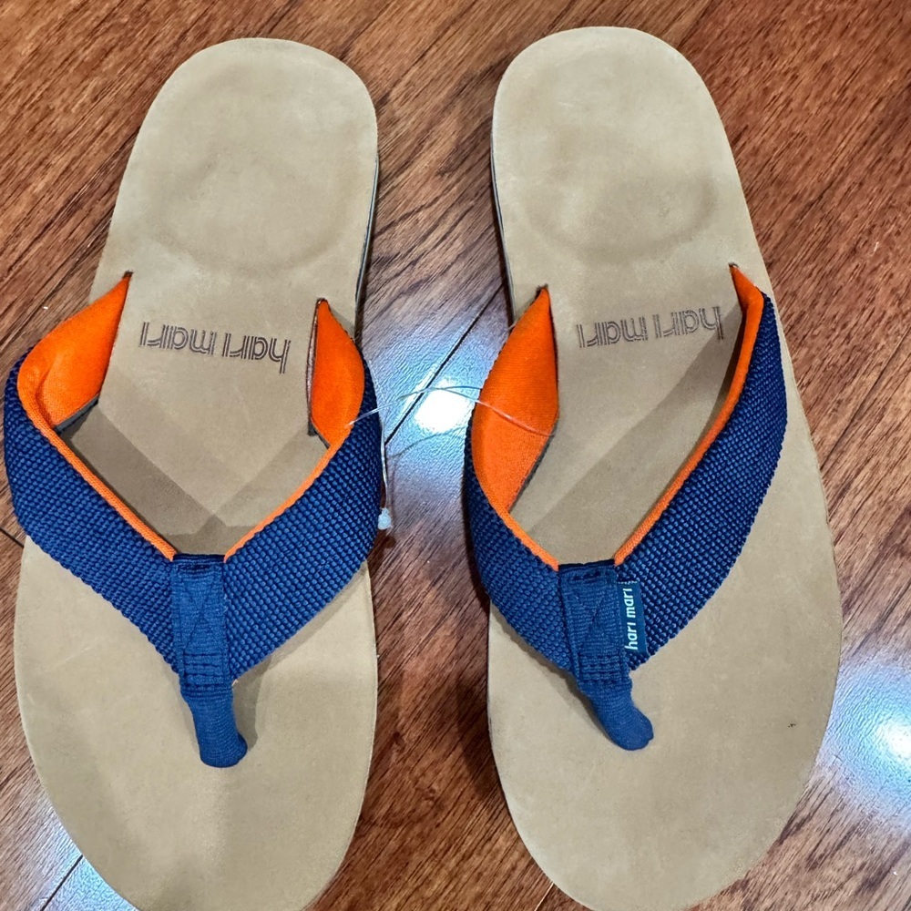 NWOT Hari Mari men’s SCOUTS FLIP FLOPS Size 10